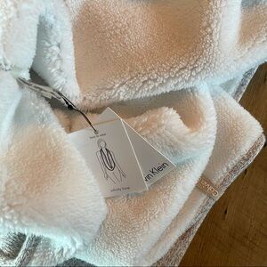 NWT Calvin Klein Infinity Loop Scarf